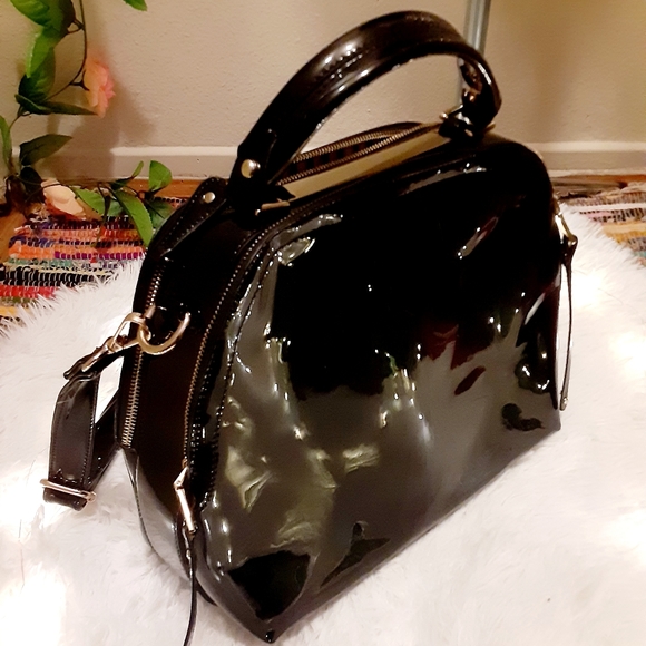Handbags - Shiny black purse